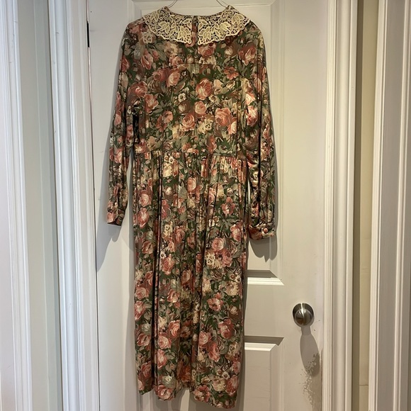 Vintage Laura Ashley Dress in hard to find size - Picture 4 of 11
